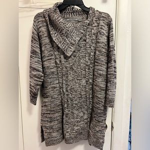 Brown women’s 2X short sleeved tunic sweater.